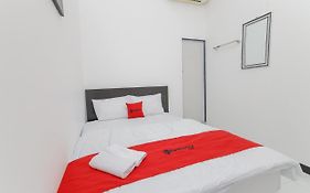 Reddoorz Near Mayapada Hospital Surabaya